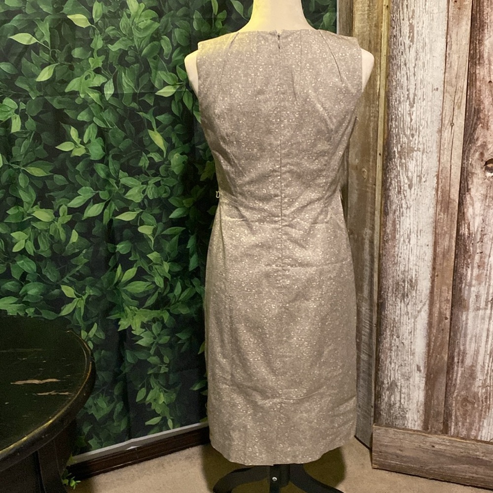 Michael Kors work essential dress. This is a beautiful dress with a zipper back - Picture 3 of 5